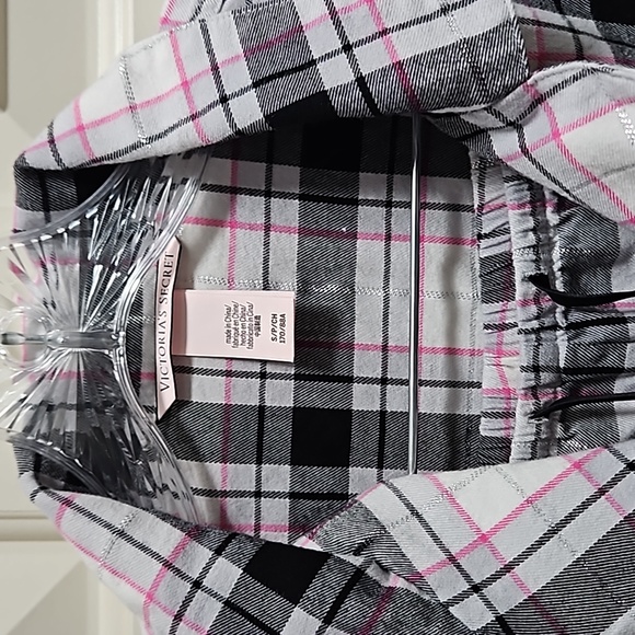 Victoria's Secret Flannel Short Pajama Set Size Small - Picture 2 of 3